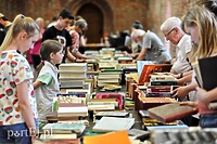 Do biblioteki warto chodzić nocą