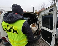 Krajanka w aucie, alkohol w garażu