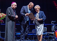 „Kto kocha, ten jest zdolny do poświęceń”. Nagroda Tuus dla Elżbiety Szandrochy