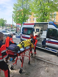 Leżał nieprzytomny, przechodnie nie reagowali
