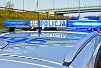 Mężczyzna przygnieciony murem