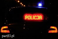 Miał 2,5 promila i chciał chodzić po dachu auta