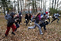 Miłośnicy orienteeringu spotkali się w Parku Modrzewie (biegi na orientację)