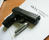 Celowali w szyby kościoła