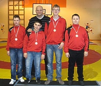 Młodzicy na podium (zapasy)