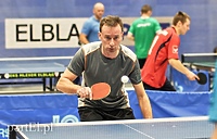 Mundurowi grają w ping-ponga