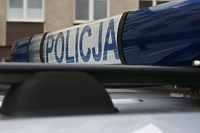 Na widok radiowozu wyrzucił słoik z marihuaną