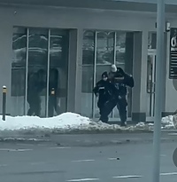 Napadł na strażników miejskich. Zobacz film!