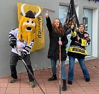 Nareszcie weekend: turniej hokeja, warsztaty literackie i "Miś. Początek"