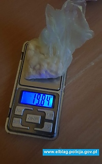 Nocne odgłosy piłowania i narkotyki w mieszkaniu