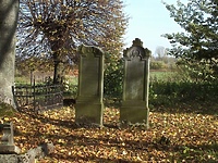 O pomnikach, grobach i mogiłach