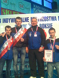 Trójkolorowe medalowe trio z UKS „Kontra” Elbląg (boks)