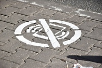 Odłóż telefon przed przejściem dla pieszych. Policjanci apelują o ostrożność