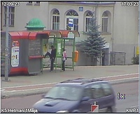 Kopał w wiatę przystankową