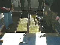 Papierosy pod podłogą