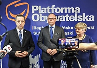 Parlamentarzyści chcą do szkoły