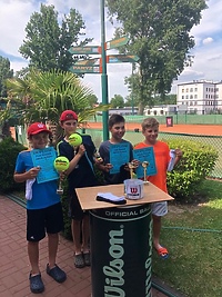 Piotr Kowalik na najwyższym stopniu podium  (tenis ziemny)