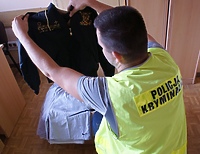 Podrobione rzeczy w sklepie z odzieżą