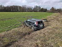 Ukradł auto, a potem schował się... w rowie