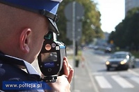 Policjanci ostrzegają przed brawurą na drodze