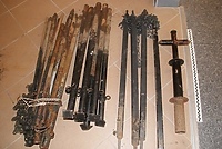 Okradał cmentarz. Dla złomu