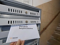 Poradnik na trudne czasy trafia właśnie do skrzynek elblążan