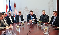 Propozycja dla strajkujących: Podwyżka tak, ale 100 złotych