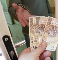 Próbowali wyłudzić pieniądze od starszej kobiety