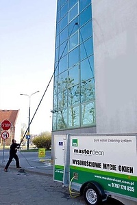 Profesjonalne systemy mycia okien i elewacji