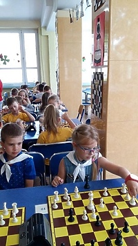 Przedszkolaki grają w szachy w Jedynce