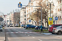 „Trzeba się wychylać zza samochodów, aby ocenić sytuację. To przejście jest koszmarne”