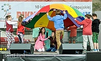 Rodzinny piknik na bulwarze