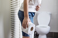Salmonella - objawy. Po jakim czasie występują i jak je rozpoznać?