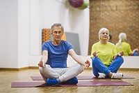 Seniorze, przyjdź na jogę