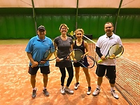 Stare Capy ogrywają Różowe Pantery