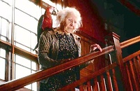 Starsza pani musi zniknąć