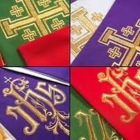 Symbolika kolorów szat liturgicznych w okresie Bożego Narodzenia