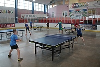 Turniej tenisa stołowego na lodowisku