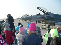 Uczniowie SP nr 21 z wizytą wśród lotników