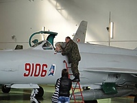 Uczniowie z  wizytą w 22 Bazie Lotnictwa Taktycznego