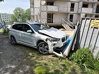 Uderzył w ogrodzenie budowy, miał 2,5 promila
