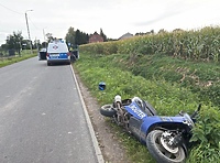 Uderzył w rowerzystę, jadąc motorowerem. Miał 2,1 promila!