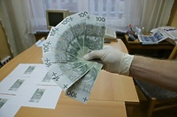 W mieszkaniu „produkowali" 100-złotówki