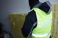 Ponad 7 tysięcy paczek „lewych” papierosów w peugeocie