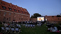 Wielki Marty w kinie pod chmurką
