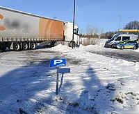Wjechał w znak ciężarówką, był pijany
