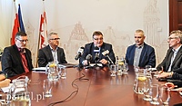 Prezydent: Ten strajk ma podłoże polityczne