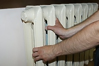 Wyniósł kaloryfery, gdy właściciel spał