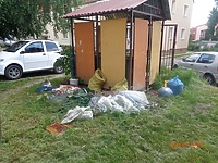 Wyrzucają śmieci, gdzie popadnie