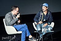 Ściana pełna pustych kartek